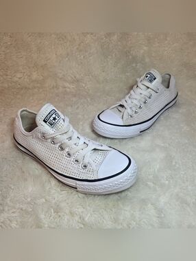 Converse Chuck Taylor All Star Perforated Low Top – White – Size 7 US Womens